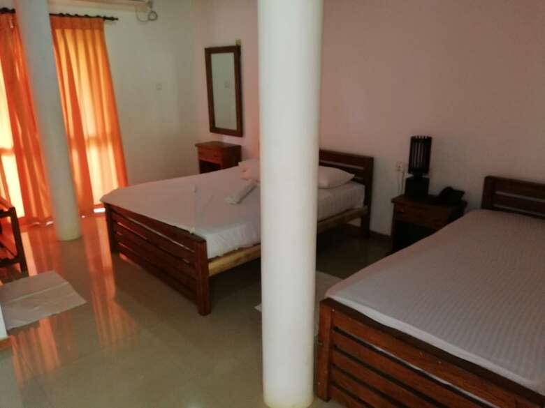 Hotel Rajarata Lodge
