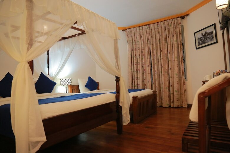 Hotel Camellia Lake Resort