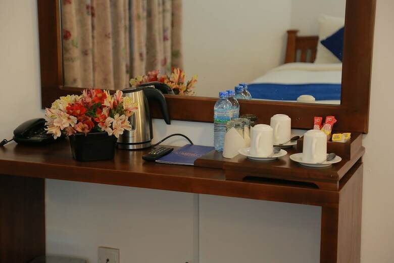 Hotel Camellia Lake Resort