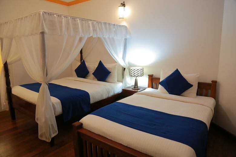 Hotel Camellia Lake Resort
