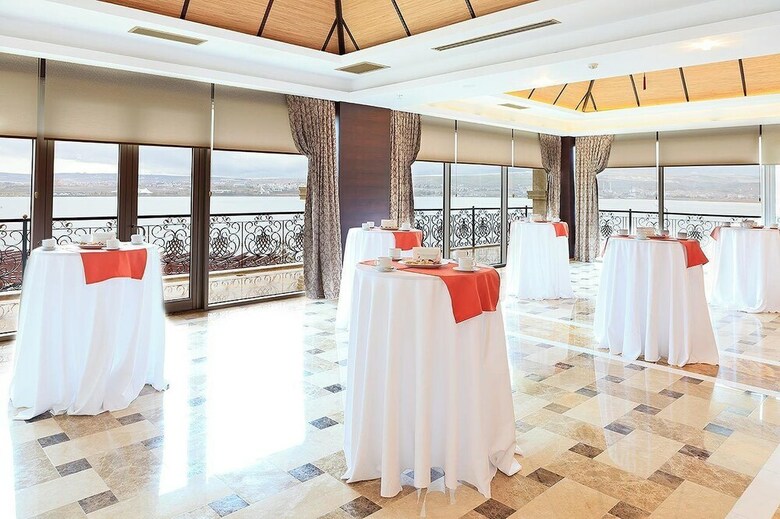Kronos Hotel