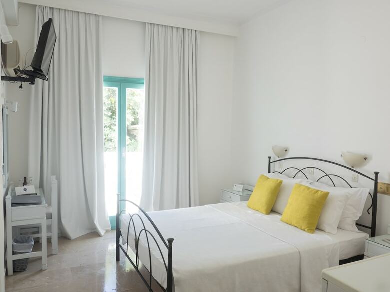 Amaryllis Beach Hotel