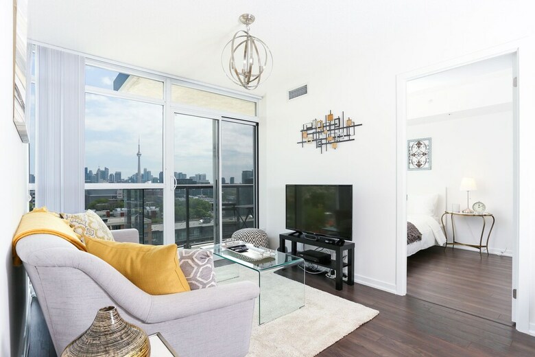 Platinum Suites - Fabulous Cn Tower View. 2bed 2bath + Free Parking