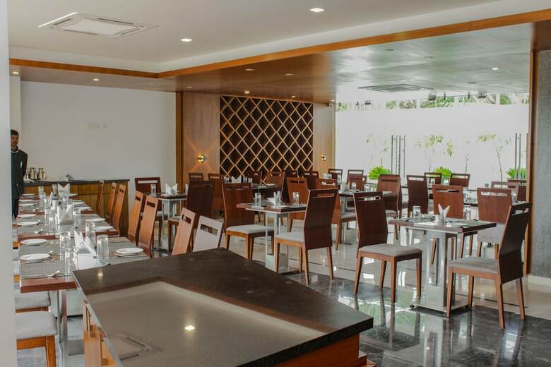 Hotel Shivas Gateway Airport Road