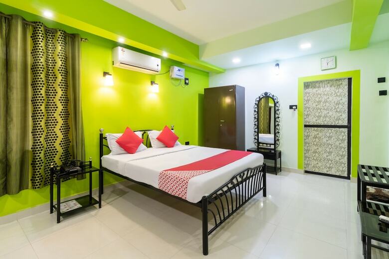 Hotel Oyo 7272 Stayout Aurita Holida Homes