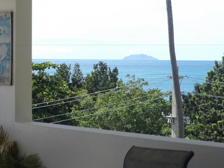 Front Beach Luxury Apartment