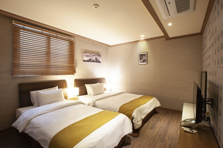 Sahara Hotel