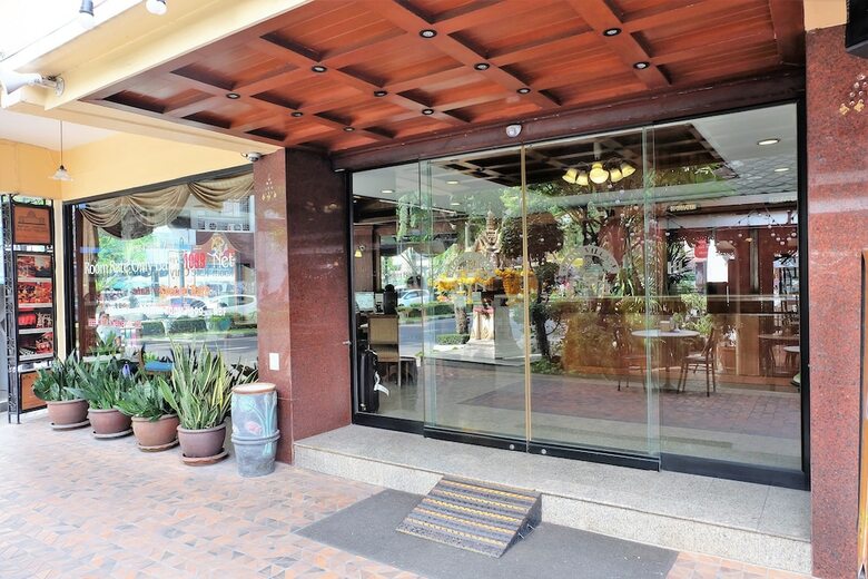 Hotel Silom Village Inn