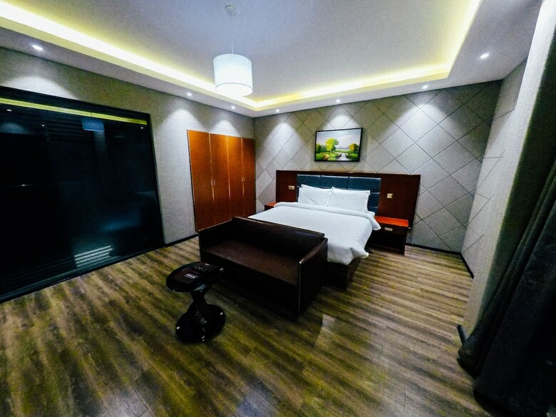 Swiss Lenana Mount Hotel