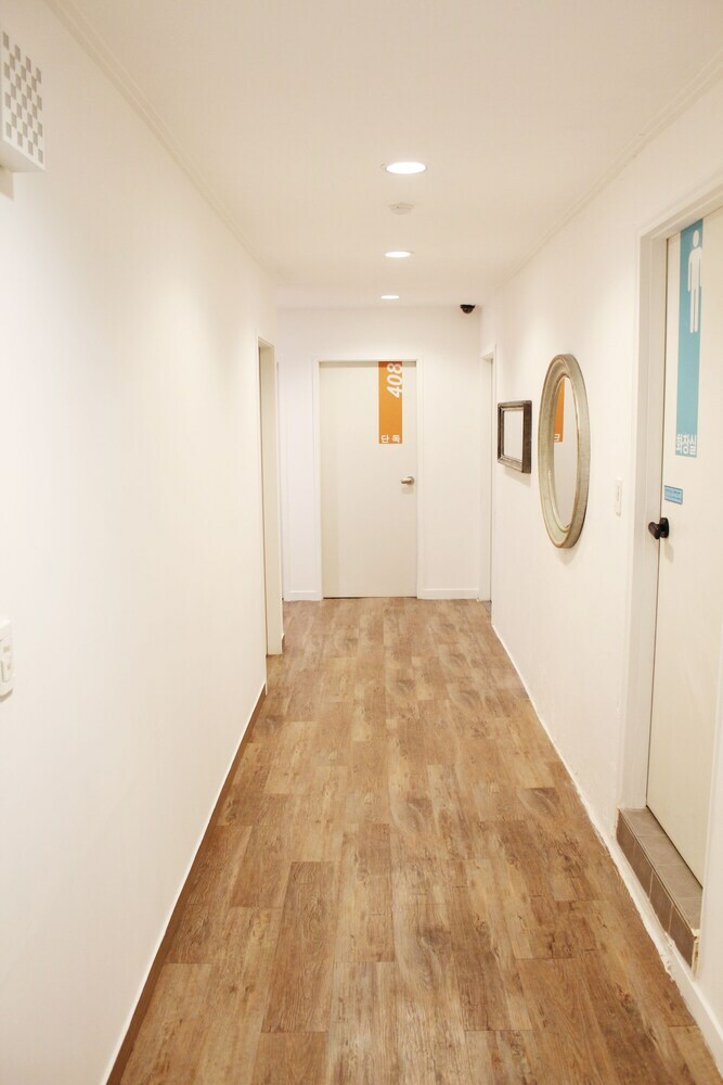 Hostal Orange Guesthouse - Hostel