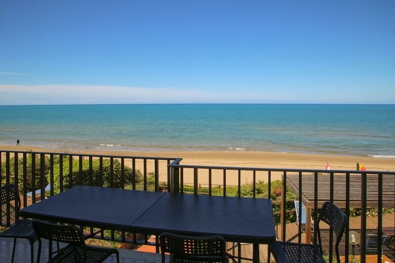 Sea View And Ground Floor Apartments Le Dune