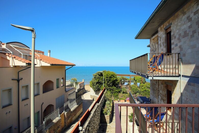 Sea View And Ground Floor Apartments Le Dune
