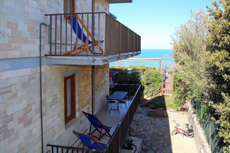 Sea View And Ground Floor Apartments Le Dune