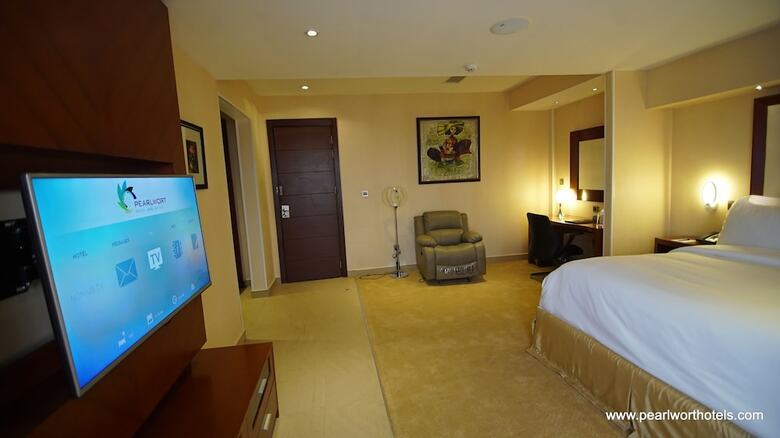Pearlwort Hotel And Suites