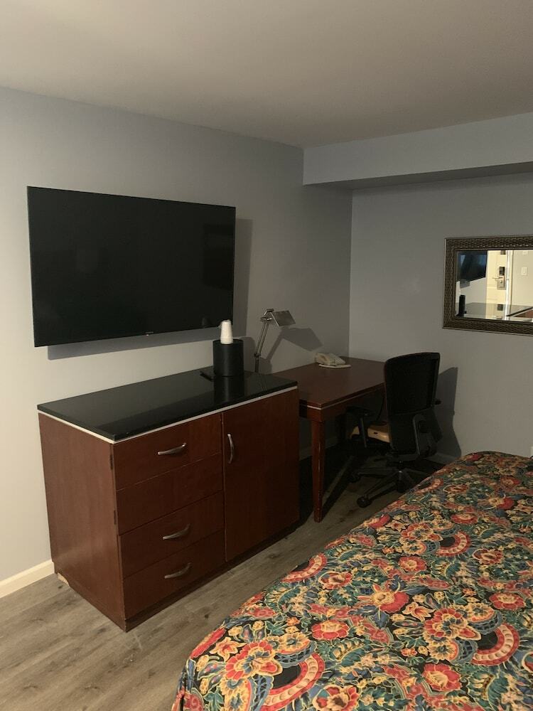 Skylark Motel