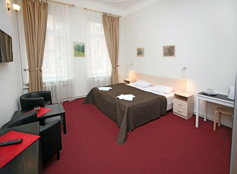 Alexander Hotel