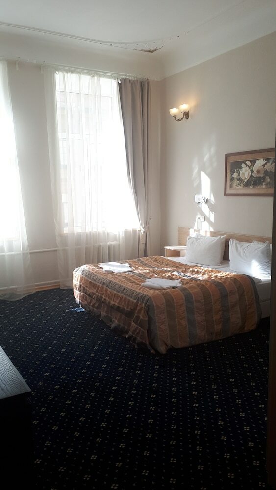 Alexander Hotel