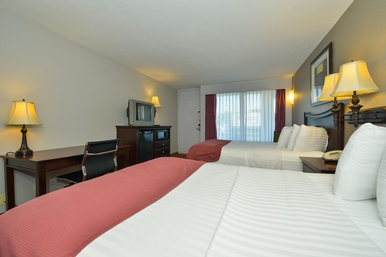 Hotel Lamplighter Inn And Suites