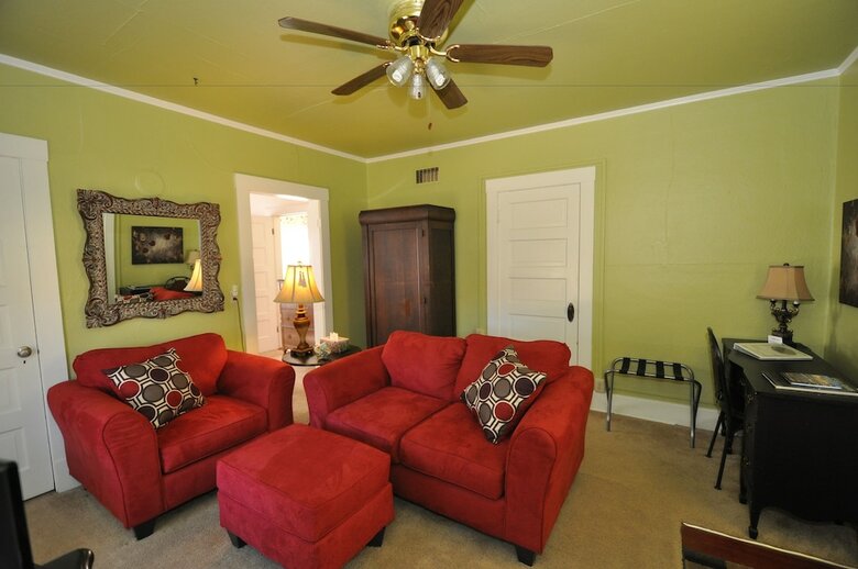 Avenue Hotel Bed & Breakfast