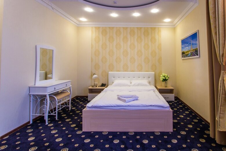 Hotel Golden Night