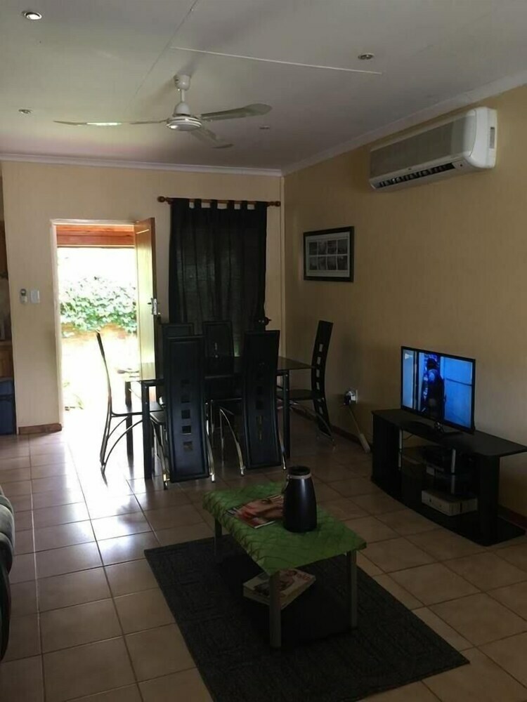 Apartamentos Lala Bela Guesthouse