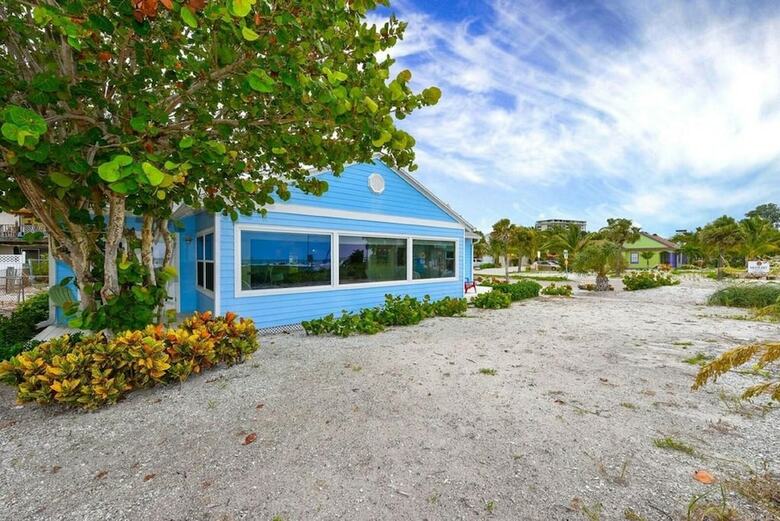 A House On Siesta Beach By Beachside Management