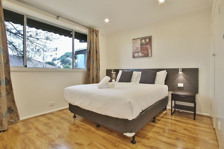 Ivy Units Glen Waverley