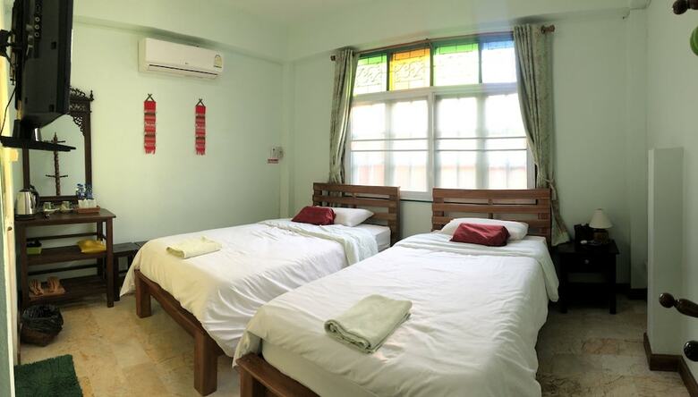 Hotel Heun Baan Rong Khun Resort