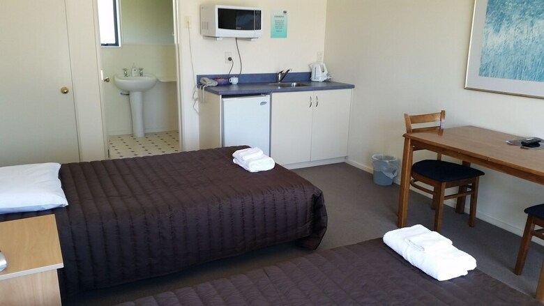 Brightwater Motor Inn