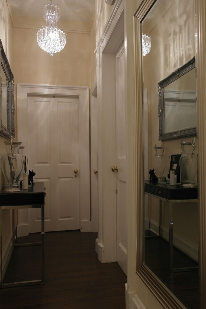 Robert The Bruce Apartment
