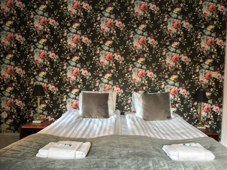 Morris Hotel
