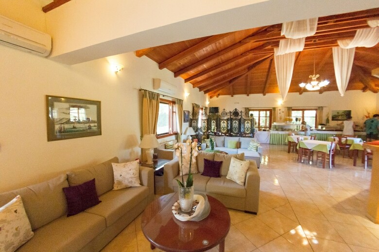 Sea View Village - Studios & Apartments