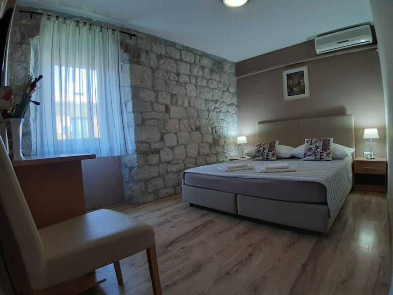 Hotel Carol Rooms