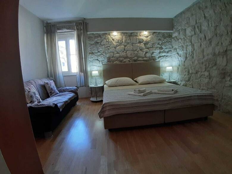 Hotel Carol Rooms