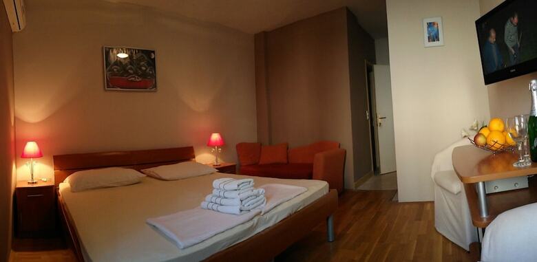 Hotel Carol Rooms