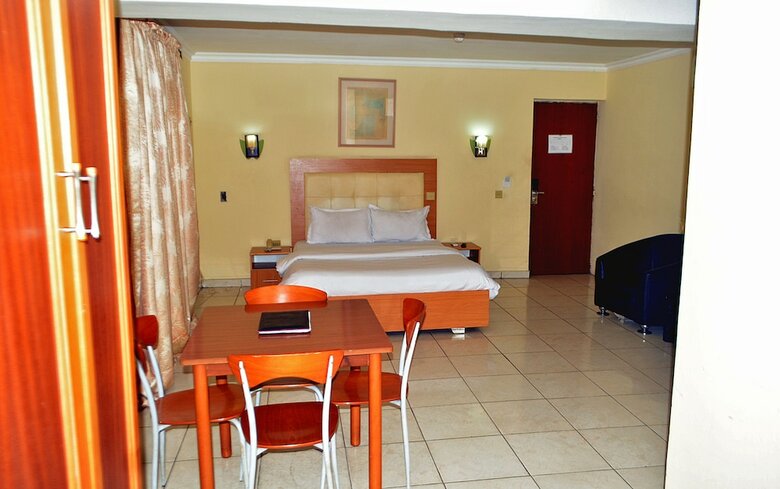 Hotel Peemos Place Warri
