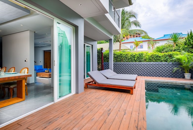 Karon Beach Pool Villas