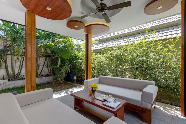 Karon Beach Pool Villas