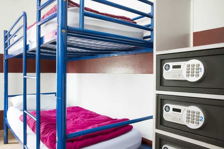 Hostal Bastille Hostel
