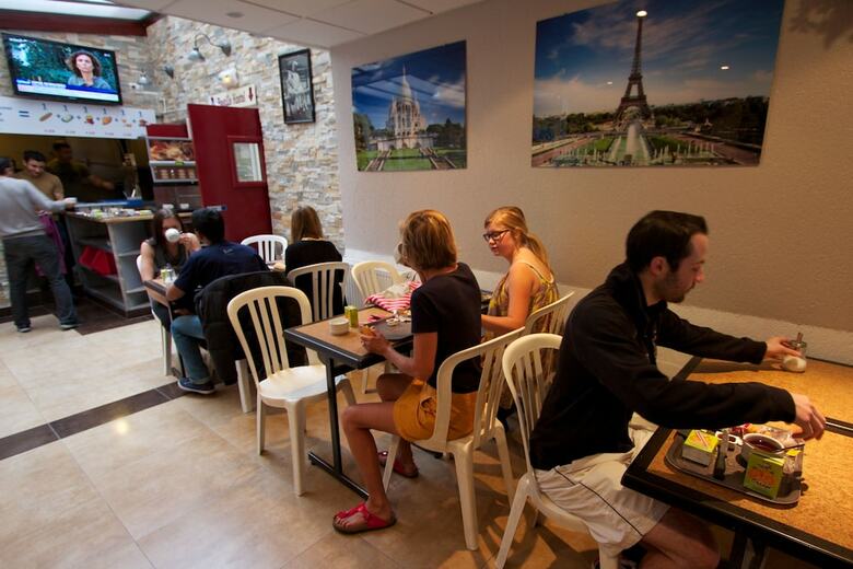 Hostal Bastille Hostel