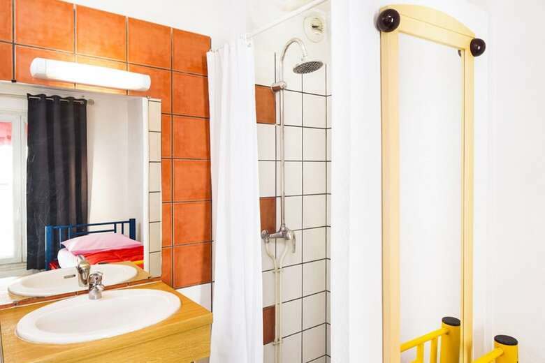 Hostal Bastille Hostel