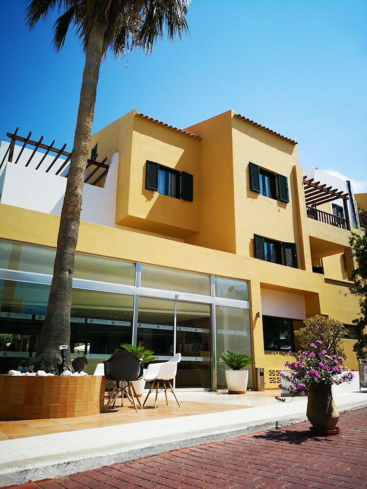 Elmi Suites Beach Hotel