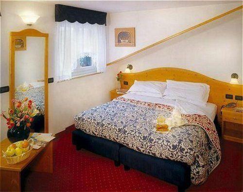 Hotel Everest