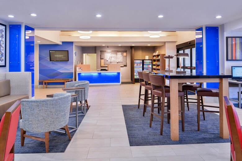 Holiday Inn Express Hotel & Suites Selma