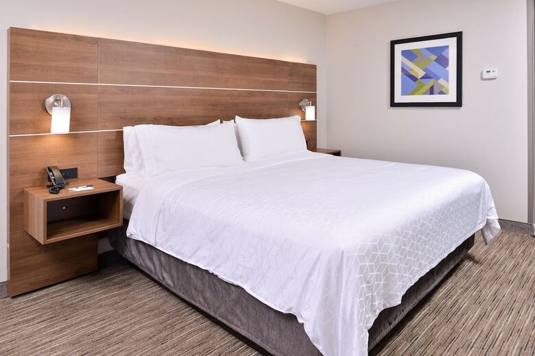 Holiday Inn Express Hotel & Suites Selma