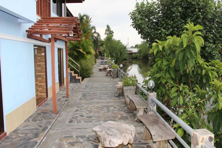Hotel Baanrimnam Resort Trat