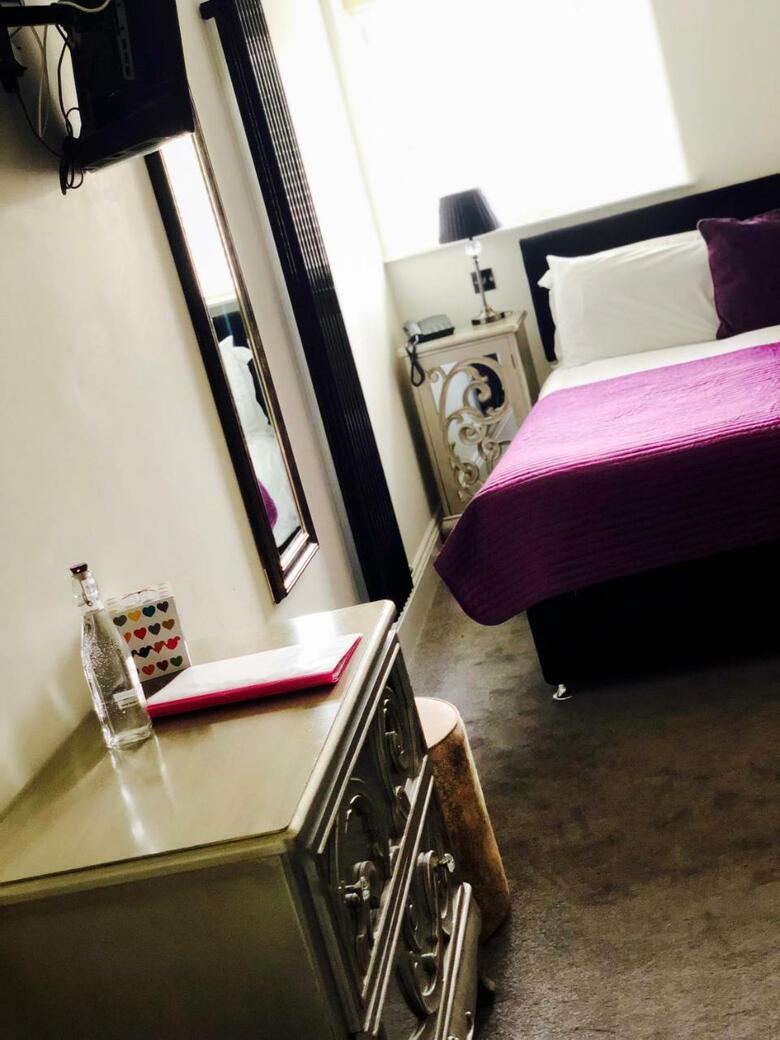 Ship Leopard Boutique Hotel