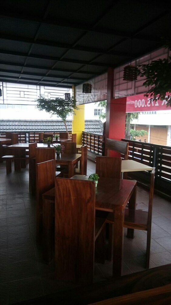 Jav Front One Hotel Lahat