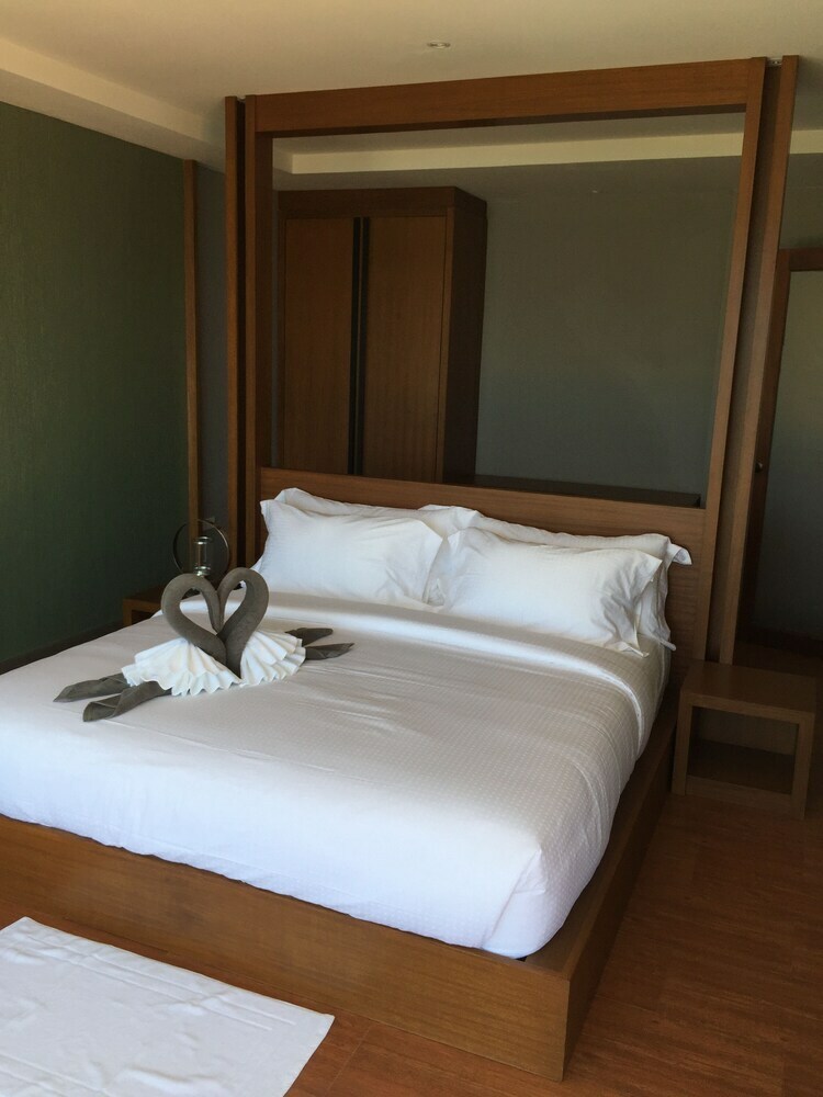Hotel Asara Private Beach Resort