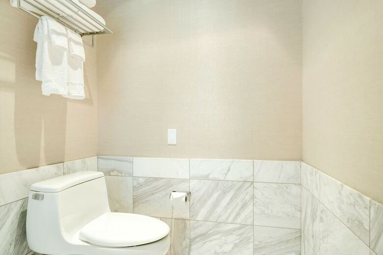 Stripviewsuites At Palms Place